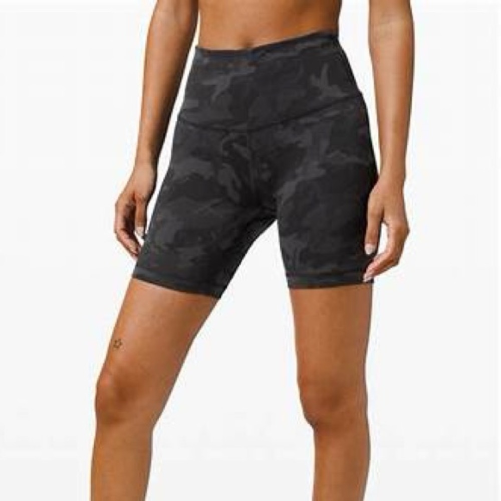 Lululemon Wunder Train- black camo 6 inch shorts